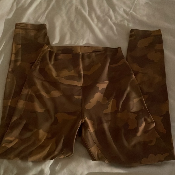 Lululemon Camo high rise align leggings - Picture 3 of 3